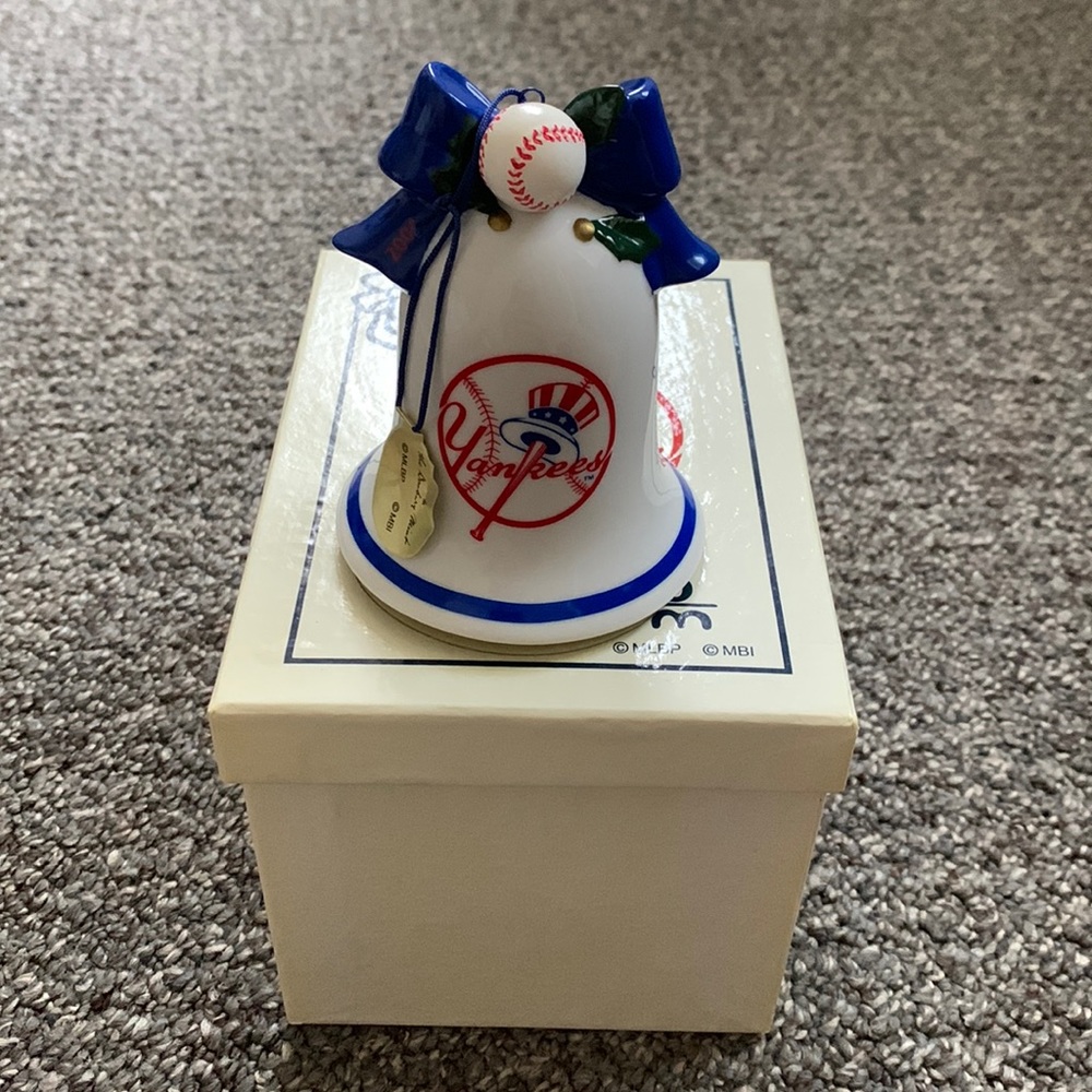 New York Yankee bell ornament 2004